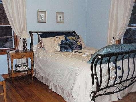 5th image of 924 W Larabee St
