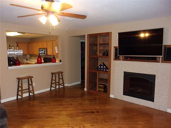 2nd image of 2451 Canyon Springs Dr