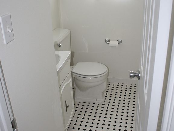4th image of 319 W Eaglewood Ave