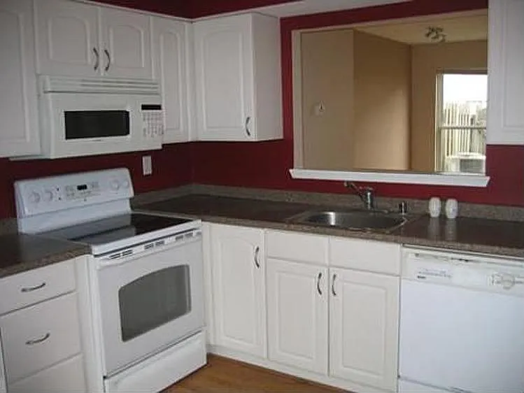 3 bed, 2.5 bath, 1200 sqft, $3,000 — Photo 3