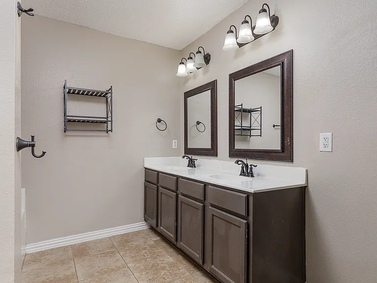 2228 Bradford Pear Dr — Photo 10
