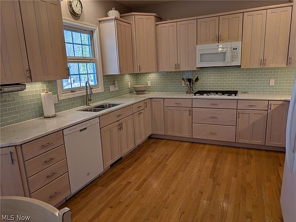 4th image of 4201 Meadowcreek Ln