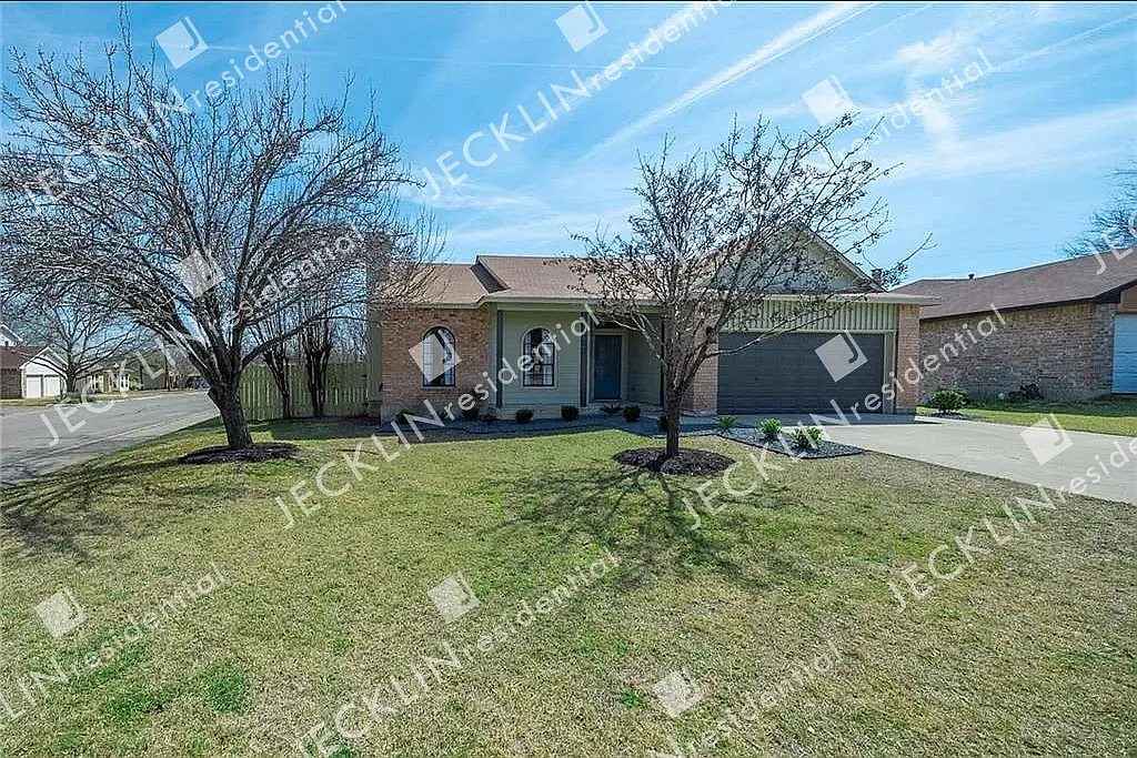 16507 Knottingham Dr — Photo 2