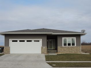 4313 Berry Hill Rd, Cedar Falls, IA 50613