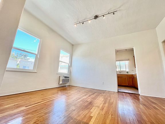 3rd image of 1141 S Oakhurst Dr #1/2