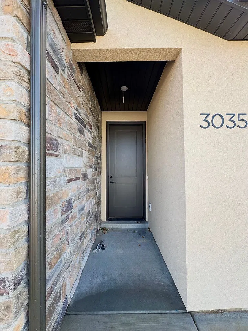 Ekko View Estates 3 Bedroom Home with an Office! — Photo 3