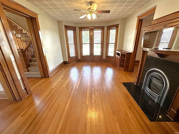4th image of 400 S Prairie St