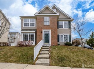33 Woodlake Dr, Parlin, NJ 08859