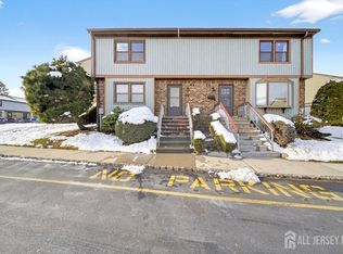 21 Highview Dr, Woodbridge, NJ 07095