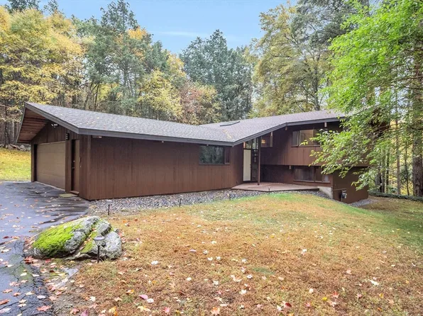 4 Tahanto Trl, Harvard, MA 01451