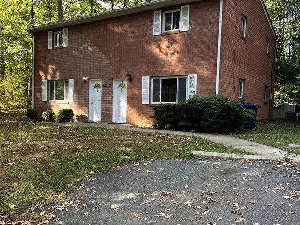 18424 Woodland Dr, Triangle, VA 22172
