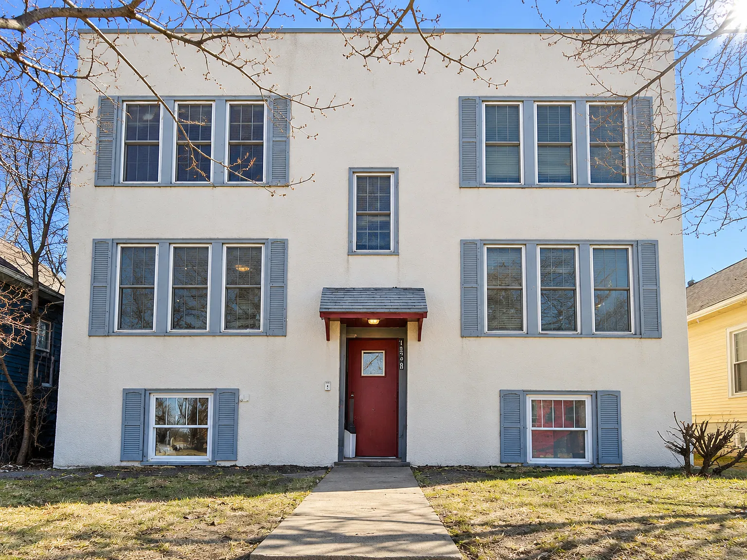 Affordable 2 Bedrooms with Garages Available for Rent- Pet Friendly — Photo 1