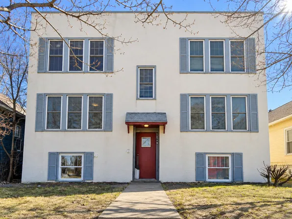 Affordable 2 Bedrooms with Garages Available for Rent- Pet Friendly