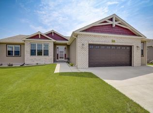 1420 Mud Lake Rd, Lake Mills, WI 53551