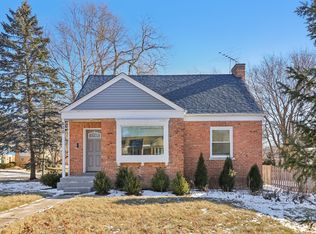 600 Ardmore Ter, Libertyville, IL