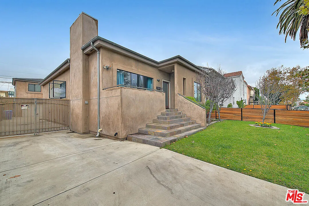 3 bed, 2.0 bath, 1800 sqft, $4,396 — Photo 2