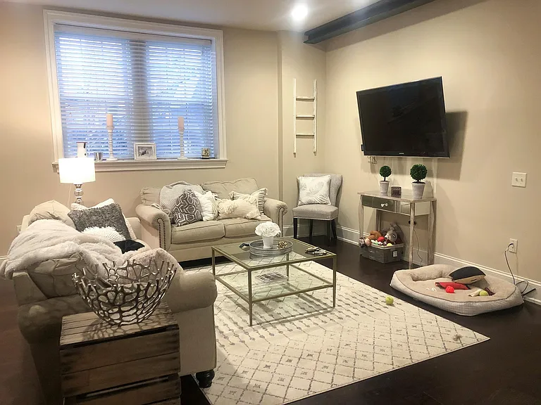 219 E King St #1 — Photo 12
