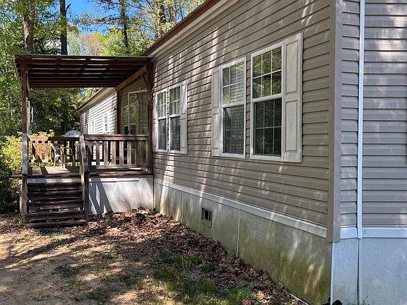 3rd image of 22 Deer Lake Rd