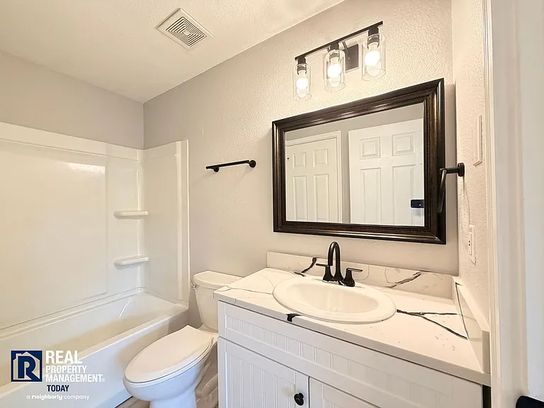 6451 S Stevens St Tacoma — Photo 12