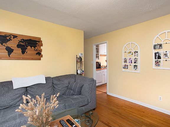 4th image of 324 McMasters St