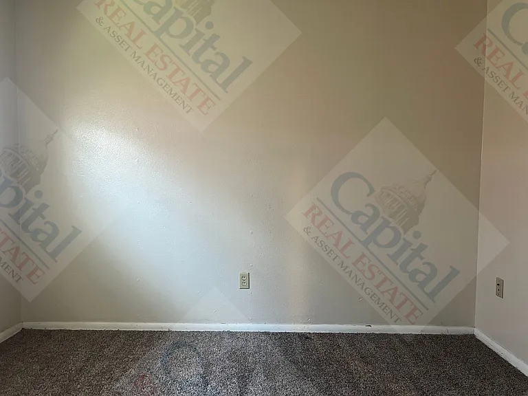 4304 NW 11th St — Photo 17