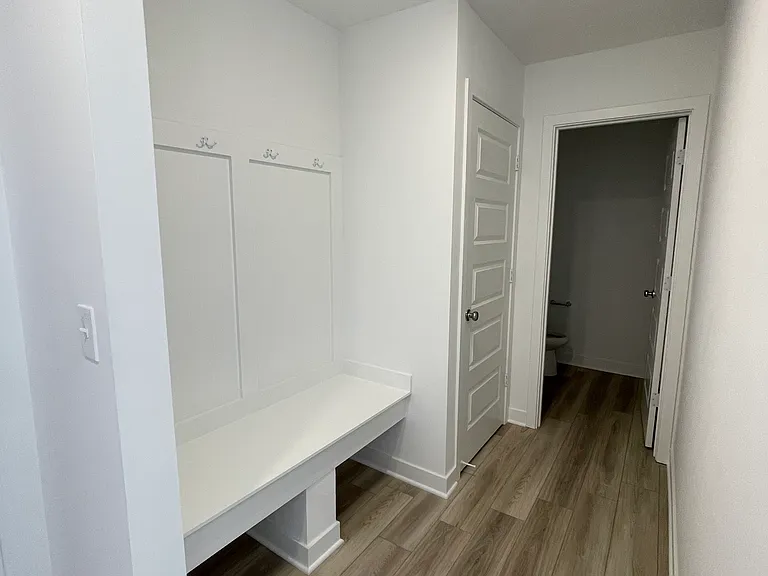 532 Lincoln Cir W — Photo 22