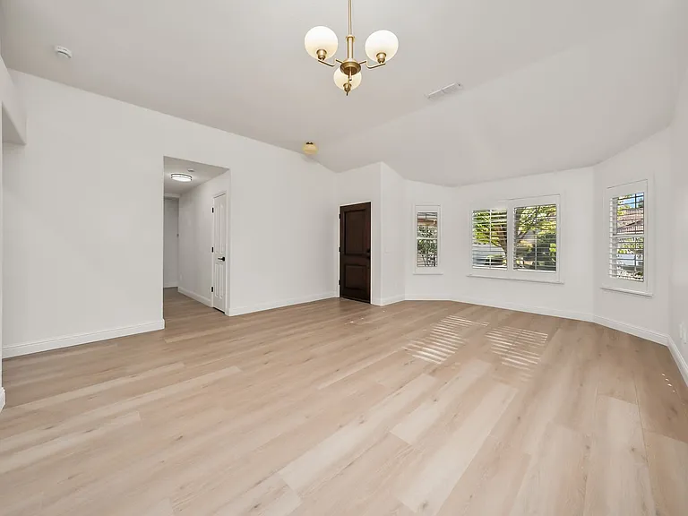302 Carlina Ct — Photo 6