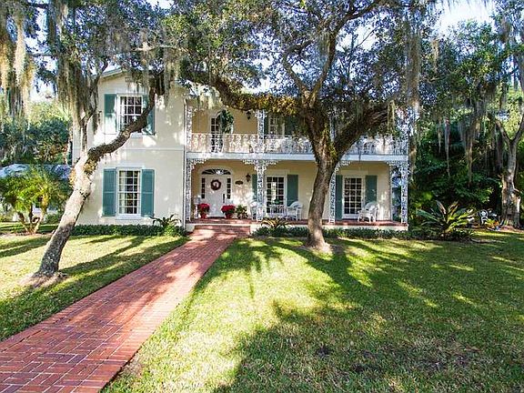 2nd image of 814 Royal Palm Pl