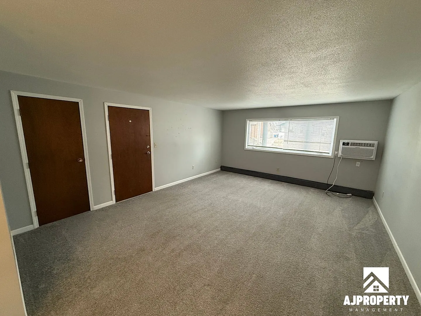 1015 S Duluth Avenue — Photo 3