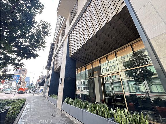 2nd image of 400 S Broadway Ave #814