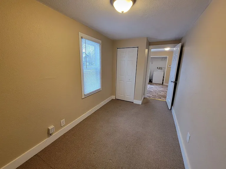 916 N Hill St — Photo 57