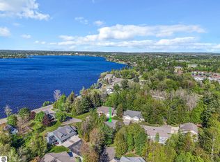 118 Davidsen Shores Dr #17, Cadillac, MI 49601