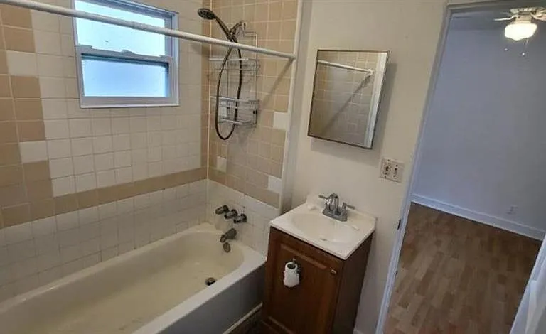 912 Engman St — Photo 3