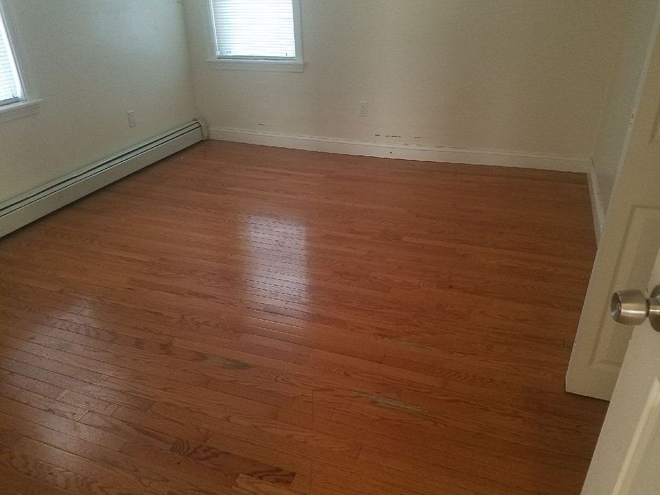 2nd image of 19 Vaughan Ave