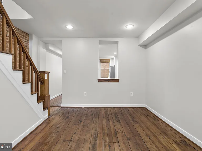112 E Randall St — Photo 9
