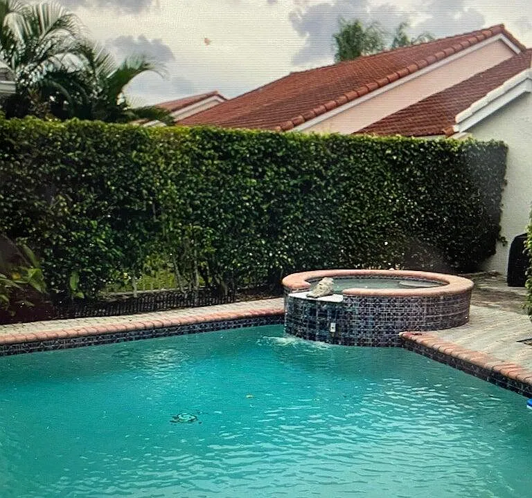 17275 Ventana Dr