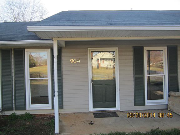 3rd image of 904 W Lee Ave