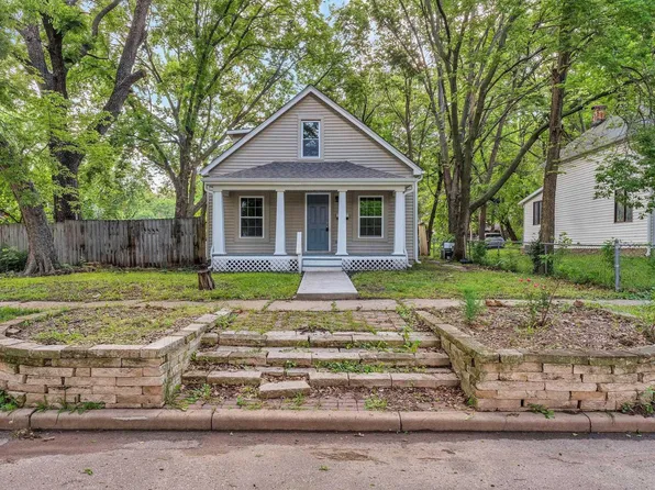 326 SW Orchard St, Topeka, KS 66606