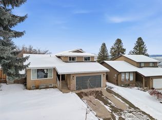 2074 Hampshire Dr, Kamloops, BC V1S 1E5