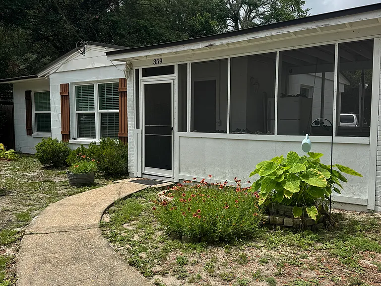 359 Okaloosa Rd NE — Photo 1