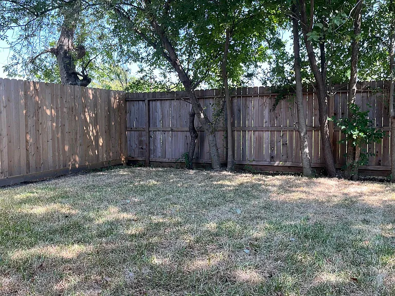 1406 Benson St — Photo 15
