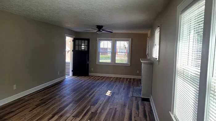 3 bed, 1.5 bath, 1649 sqft, $1,995 — Photo 4
