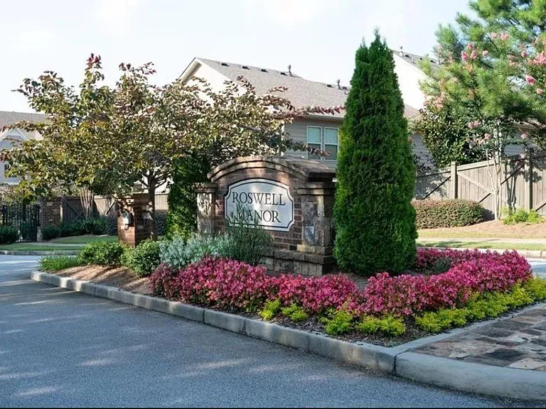 1470 Roswell Manor Cir — Photo 27