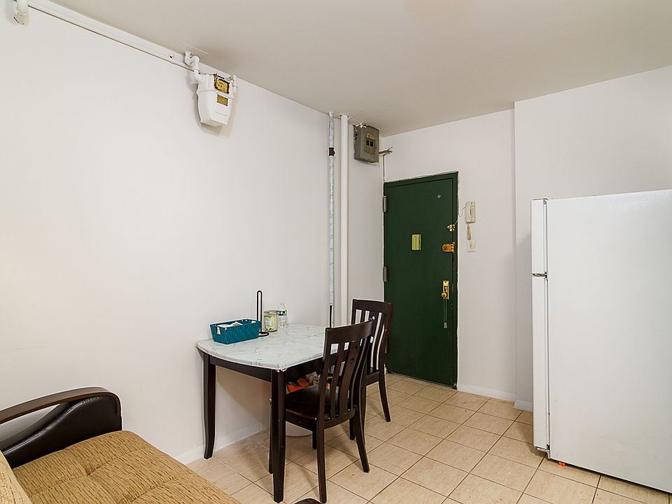 1st image of 208 Grand St #14