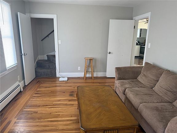 5th image of 39 Hillview Ave