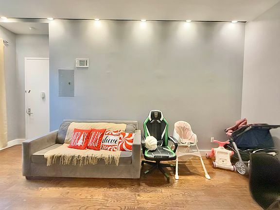 5th image of 615 Gates Ave #1E