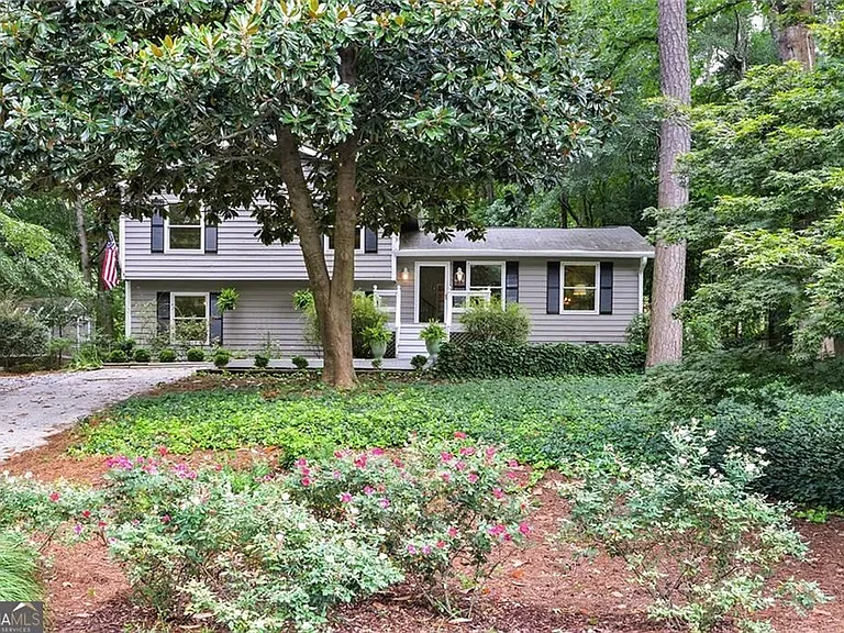 130 Cains Cove Dr — Photo 1