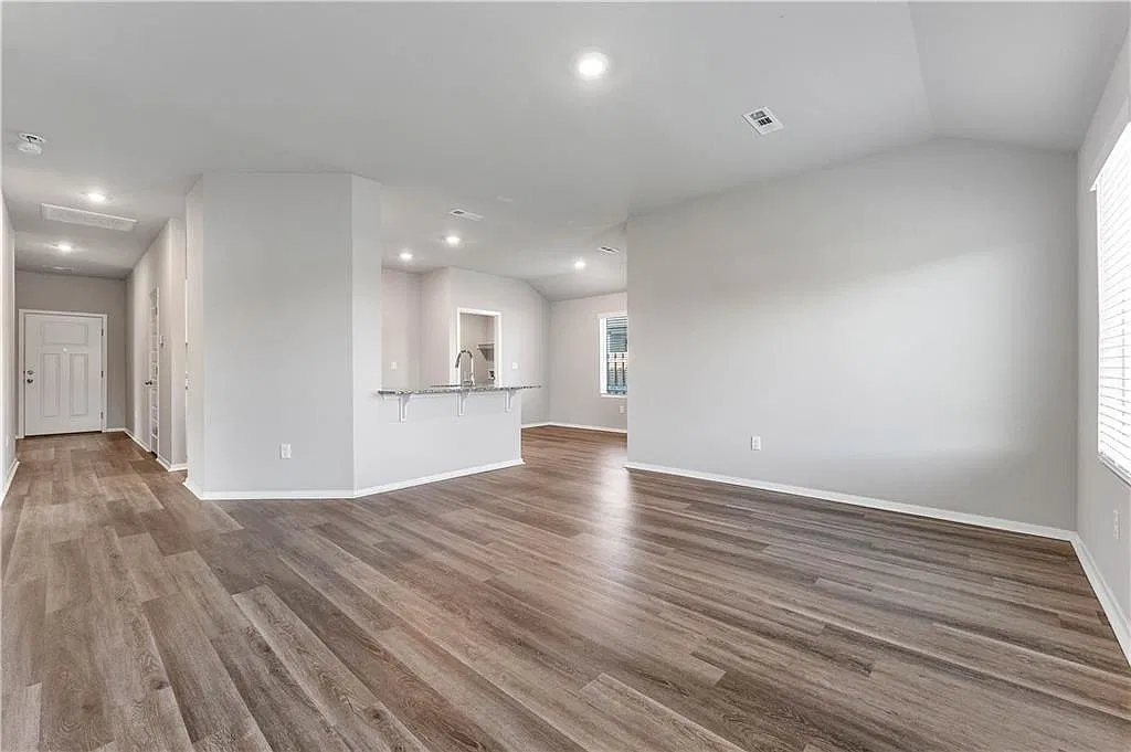 2533 E Foxbury St - 1 — Photo 3