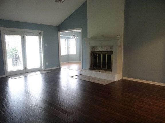 4th image of 2511 Little John Ln