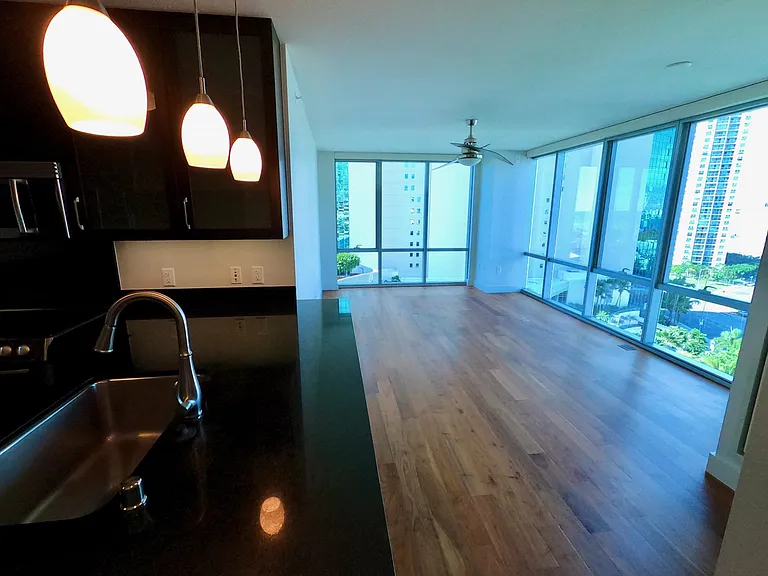 1189 Waimanu St #1009 — Photo 4